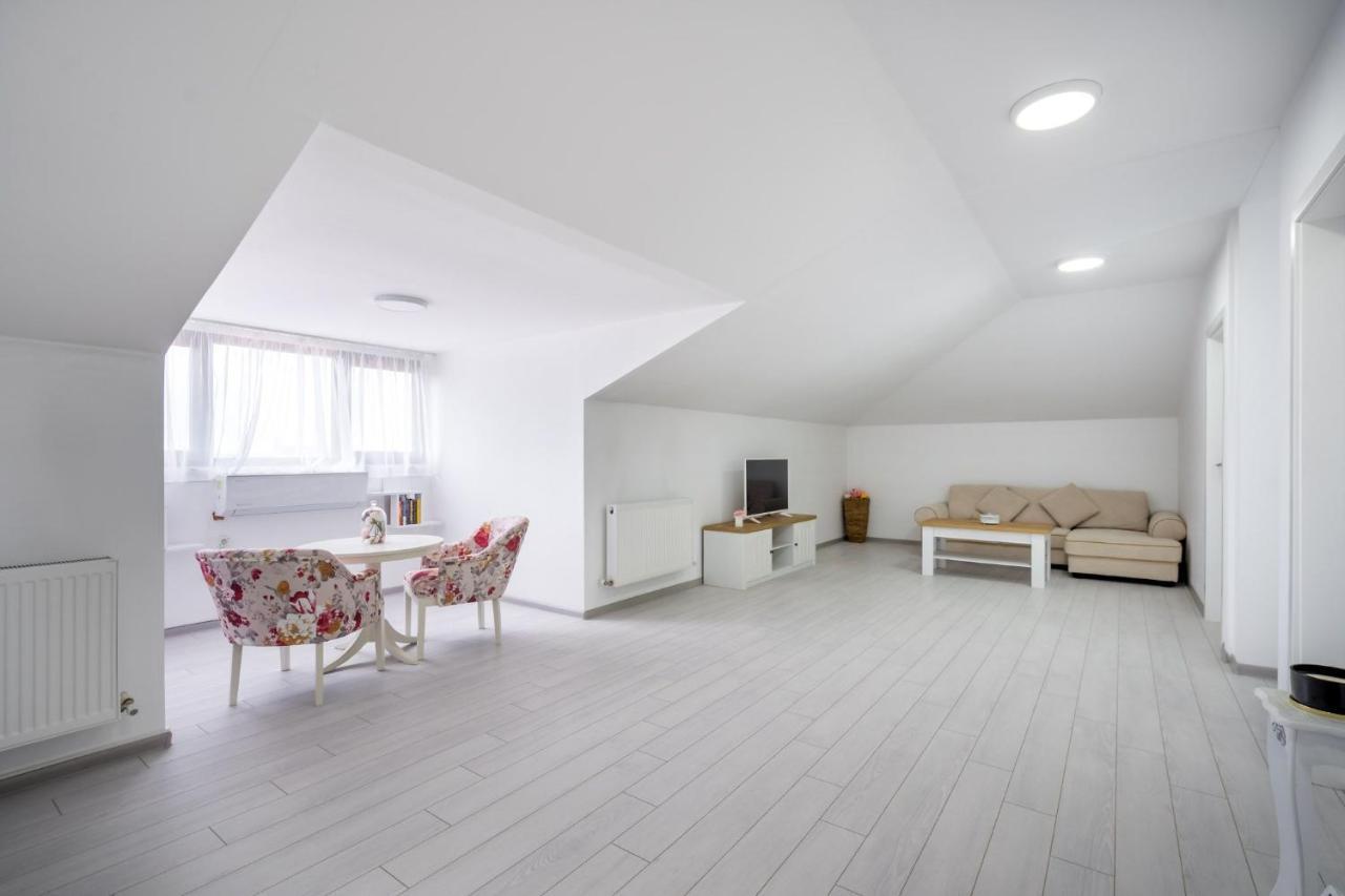 Apartment Smart Duplex Bucharest