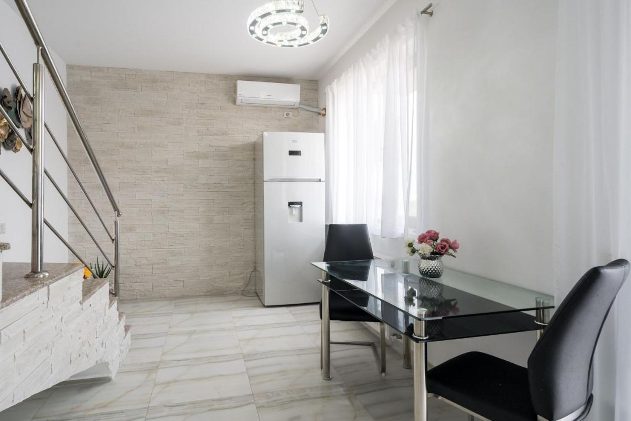 Smart Duplex Apartment *